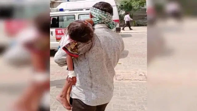 Firozabad father carries son's dead body on shoulder