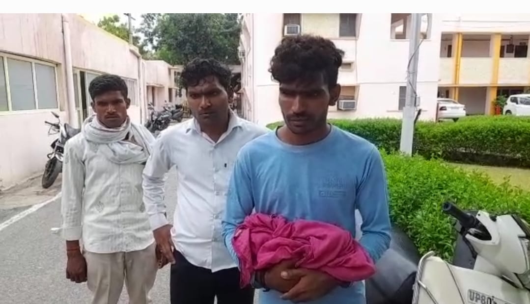 father with deadbody of newborn daughter