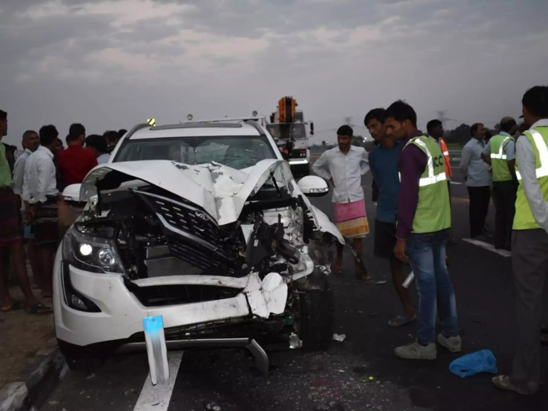 Car - Truck Accident Lucknow Expressway