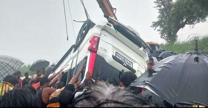 Mahindra Scorpio fell in canal in Firozabad's Jasrana