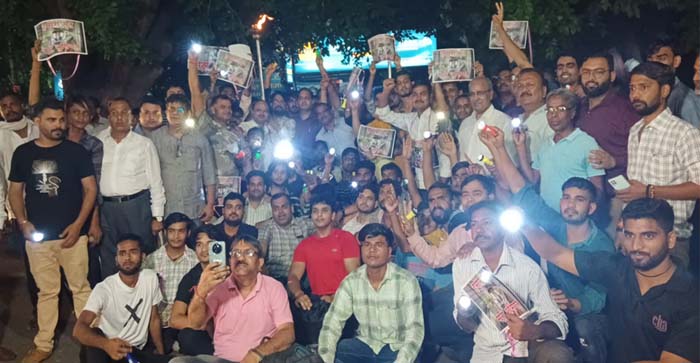 Demonstration for underground metro in Agra