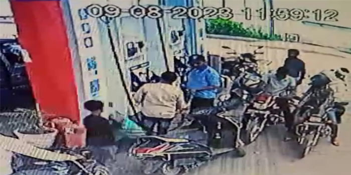 theft from scooter in agra